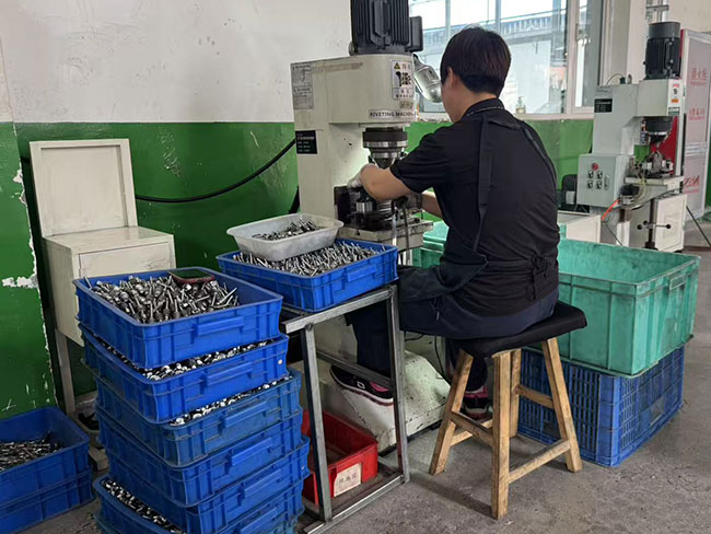 constant torque hose clamps produce
